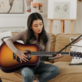 ADM 41-Inch Dreadnought Acoustic Guitar Kit - Sunburst Beginner Starter Bundle with Gig Bag, Tuner, Capo, Strap, Picks, and Stand