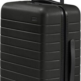 Away 'The Bigger Carry-On' Hardside Spinner Luggage – Lightweight Polycarbonate Suitcase with TSA Lock & 360° Wheels, Jet Black