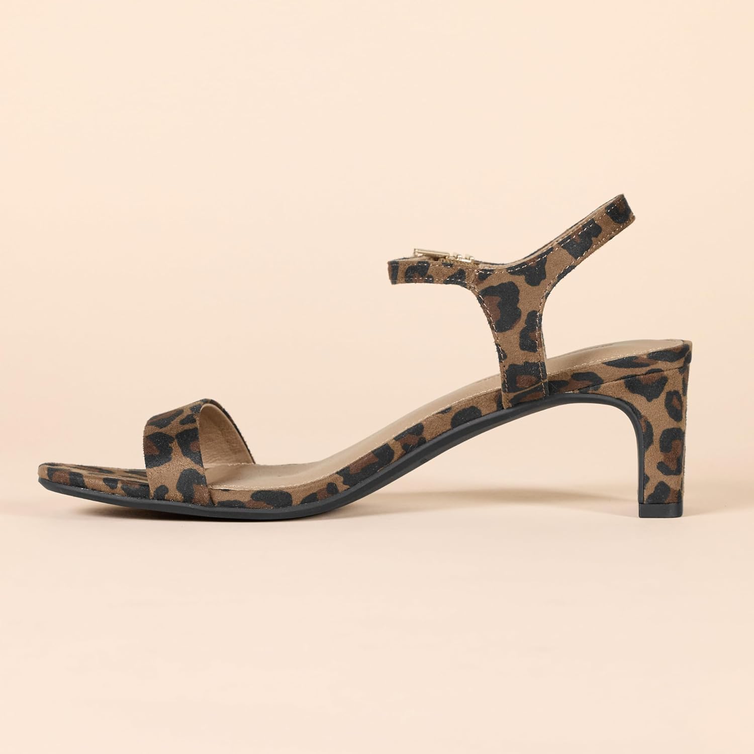 Amazon Essentials Women's Ankle Strap Low Heel Sandal – Comfortable & Versatile