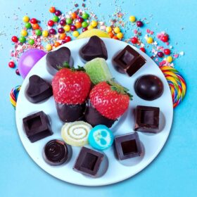 Hulameda 12-Pack Plastic Paint Tray Palettes – 10-Well Artist Palettes with Mixing Reservoir for Kids, Students, & School Art Projects (White)