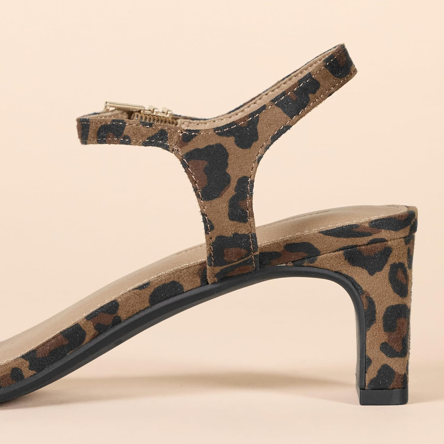 Amazon Essentials Women's Ankle Strap Low Heel Sandal – Comfortable & Versatile