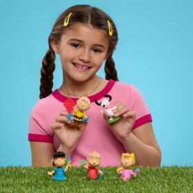 Peanuts 75th Anniversary Collector Figure Set - 5-Pack Mini Character Toy Bundle with Snoopy, Charlie Brown & Friends
