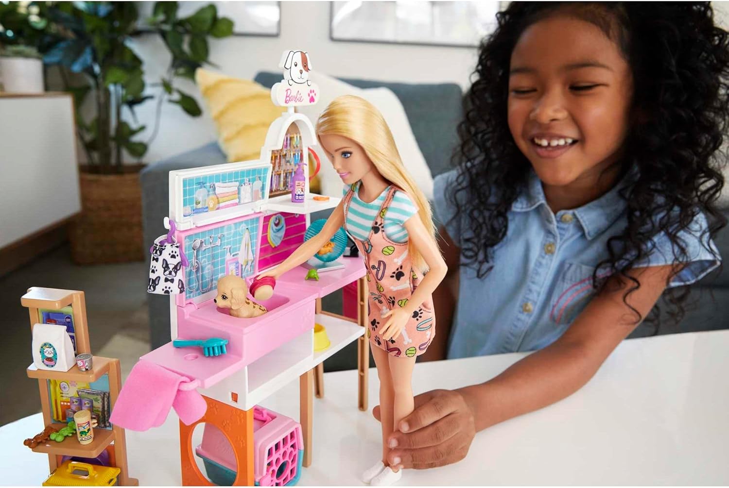 Barbie Pet Boutique Playset with Blonde Doll & 4 Pets, Color-Change Grooming Station & 20+ Accessories
