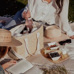 Premium Insulated Beach Cooler Bag - Leak Proof Corn Husk Thermal Tote for Beach, Pool & Picnic - Stylish Gift for Women & Weddings