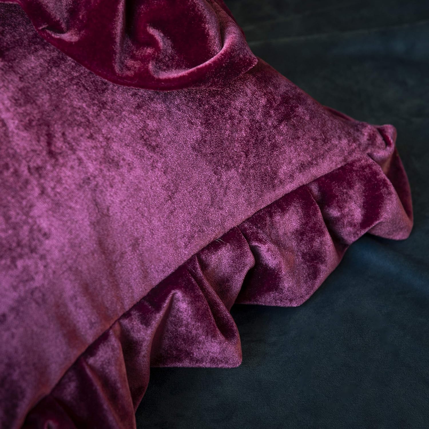 Luxurious Velvet Throw Pillow Cover Set - 18x18 Inch Soft Decorative Cushion Cases for Sofa Bedroom Farmhouse Decor (Amaranth, 2-Pack)